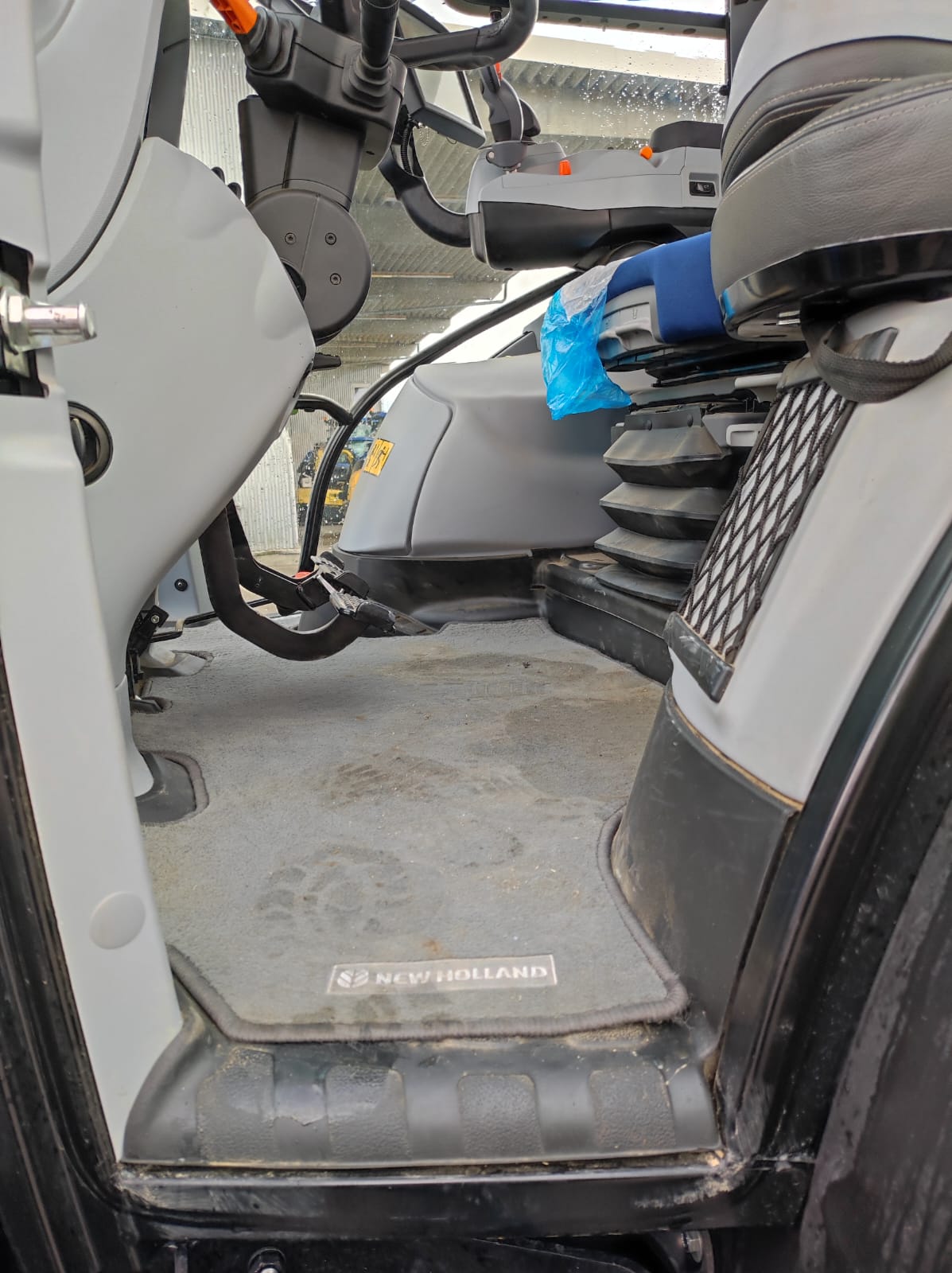 2023 New Holland T 6.180 - Image 12