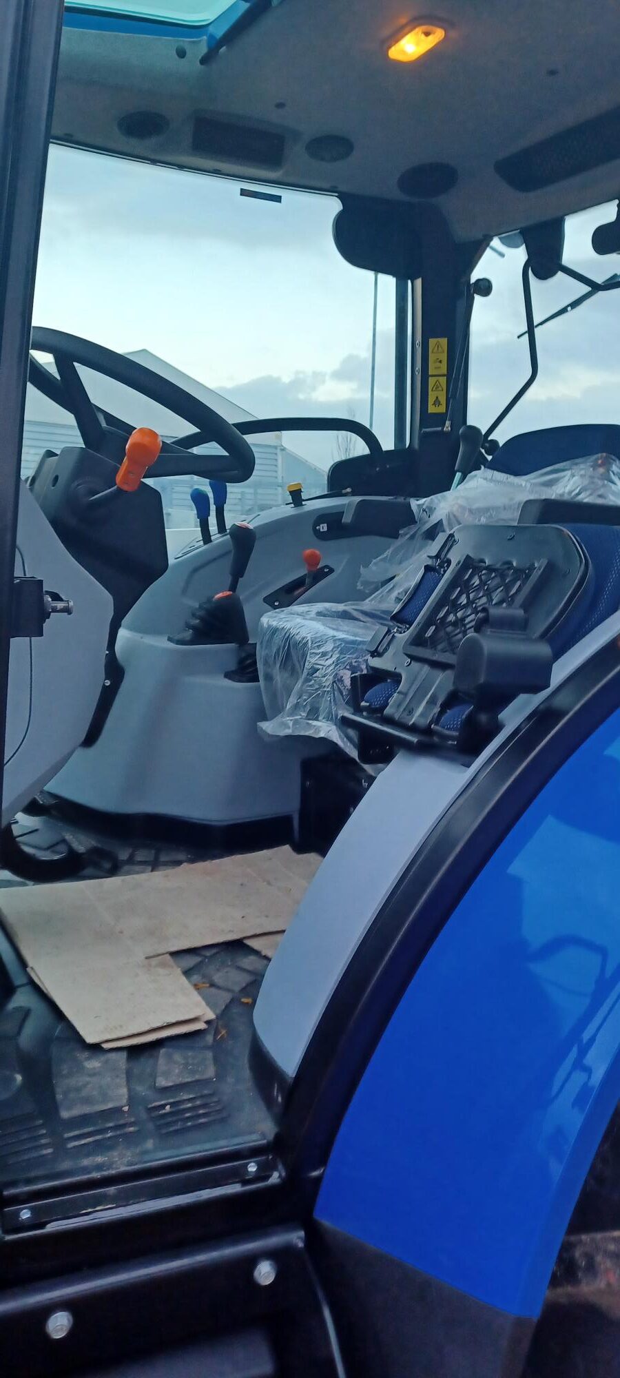 2023 New Holland T5.90S - Image 4