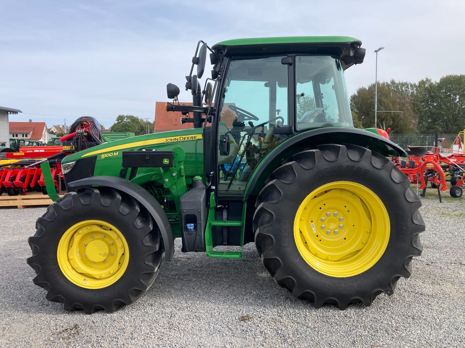 2023 John Deere 5100M