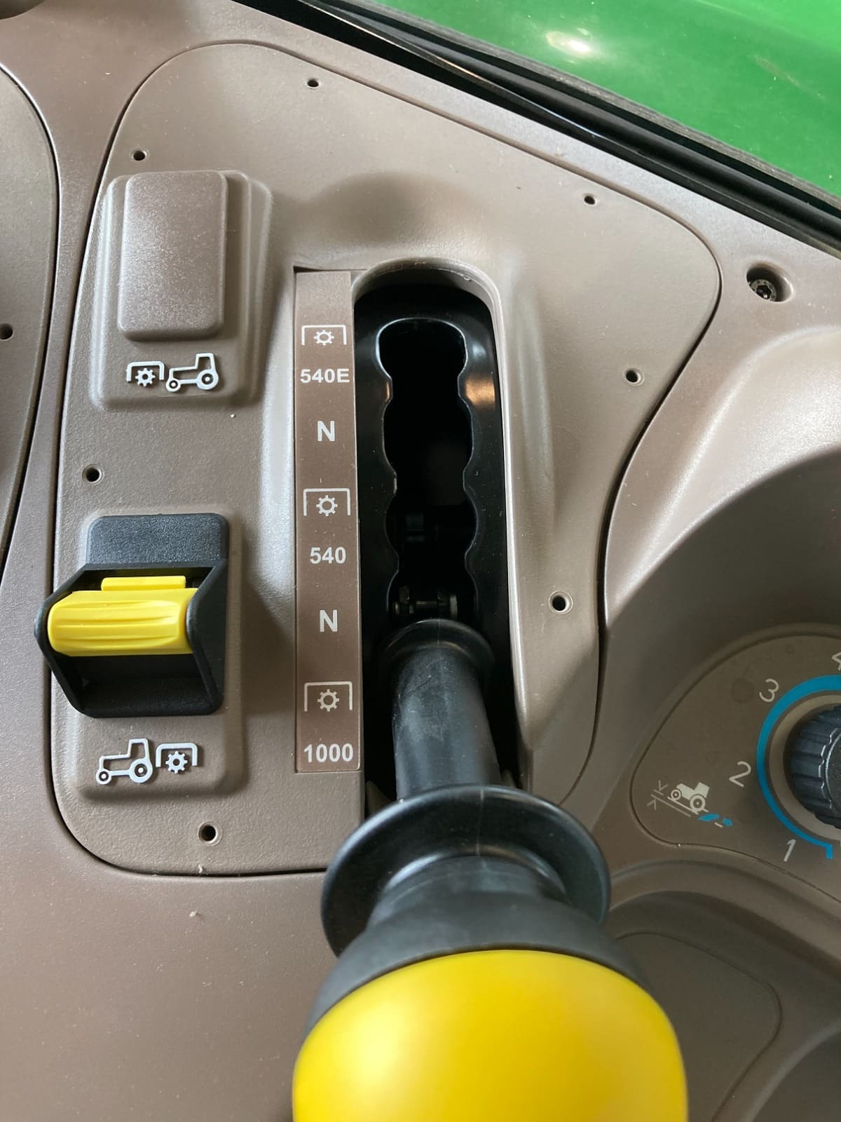 2023 John Deere 5100M - Image 4