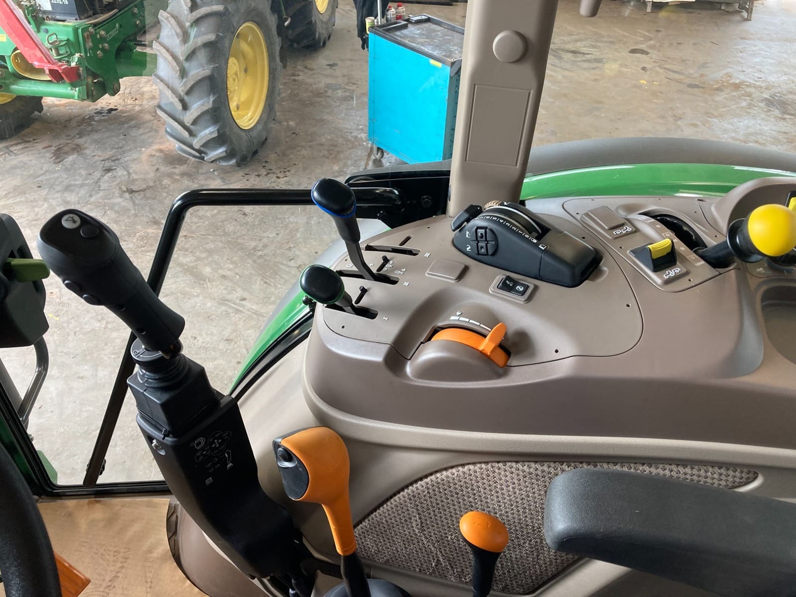 2023 John Deere 5100M - Image 5