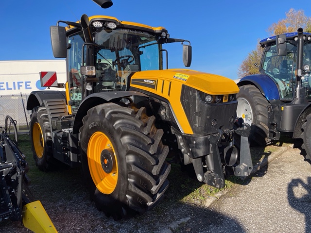 2022 JCB Fastrac 4220