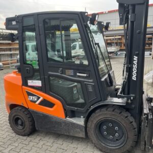 2022 Doosan D35C-9
