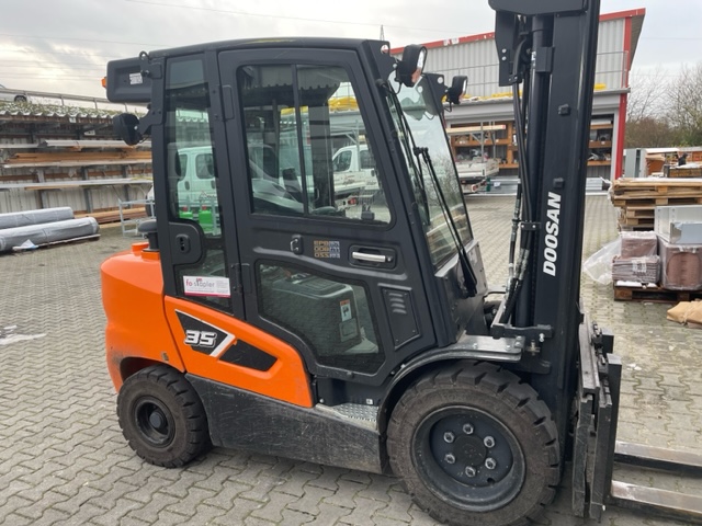 2022 Doosan D35C-9