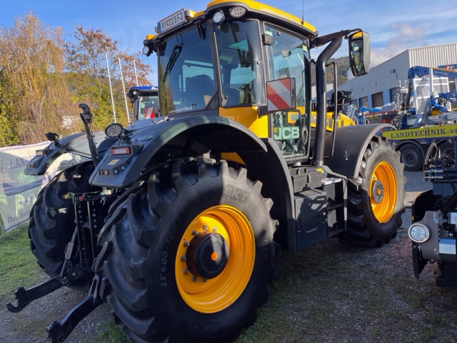 2022 JCB Fastrac 4220 - Image 6